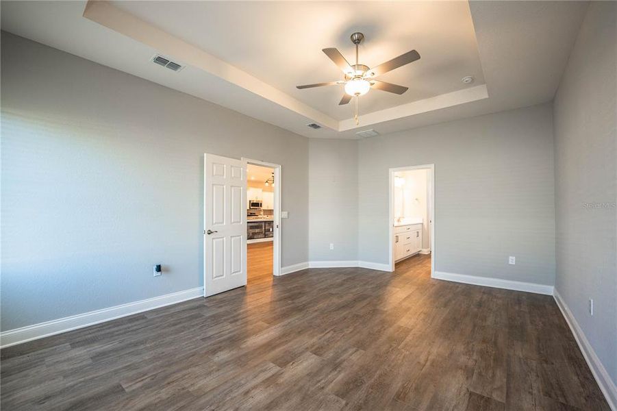 Spacious, unfurnished interior of a new home in , Lakeland (Image 51).