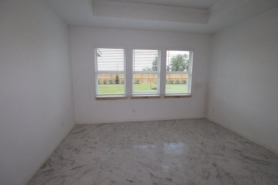 Spacious, unfurnished interior of a new home in Grand Oaks, Mont Belvieu (Image 21).