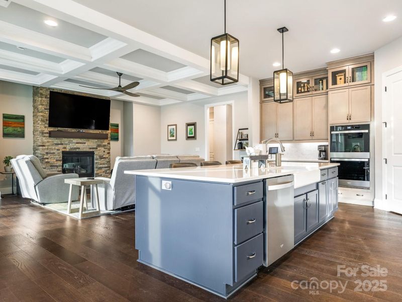 1st Flr, view of Kitchen into Great Room (17x19)