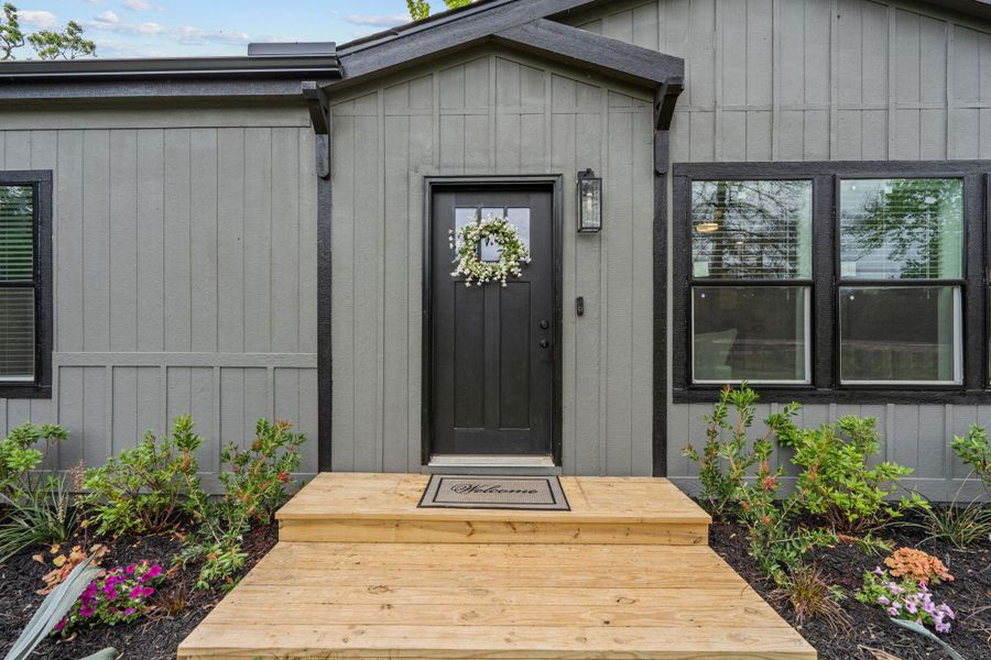 Exterior details and patio area of a home in , Santa Fe (Image 4).