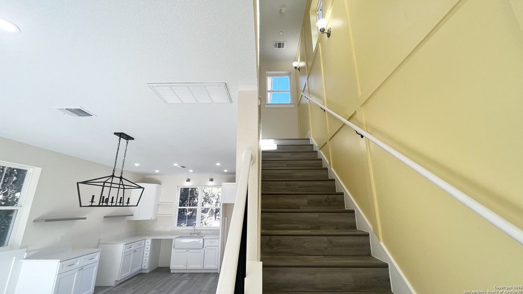 Spacious, unfurnished interior of a new home in , Bandera (Image 12).