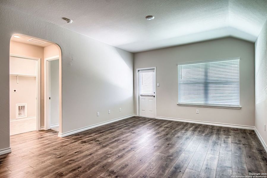 Spacious, unfurnished interior of a new home in , San Antonio (Image 21).
