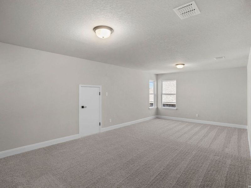 Spacious, unfurnished interior of a new home in Ladera, San Antonio (Image 36).