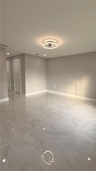 Spacious, unfurnished interior of a new home in , Lehigh Acres (Image 12).