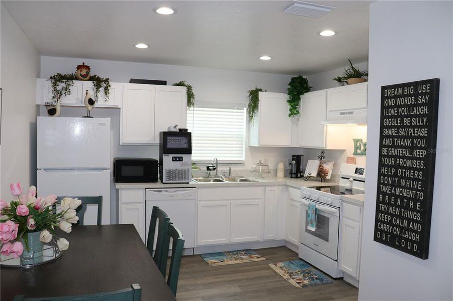 Furnished interior view inside a new home in , Dunnellon (Image 19). Furnished interior view inside a new home in , Dunnellon (Image 19).