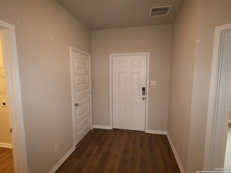 Spacious, unfurnished interior of a new home in Cinco Lakes, San Antonio (Image 20). Spacious, unfurnished interior of a new home in Cinco Lakes, San Antonio (Image 20).