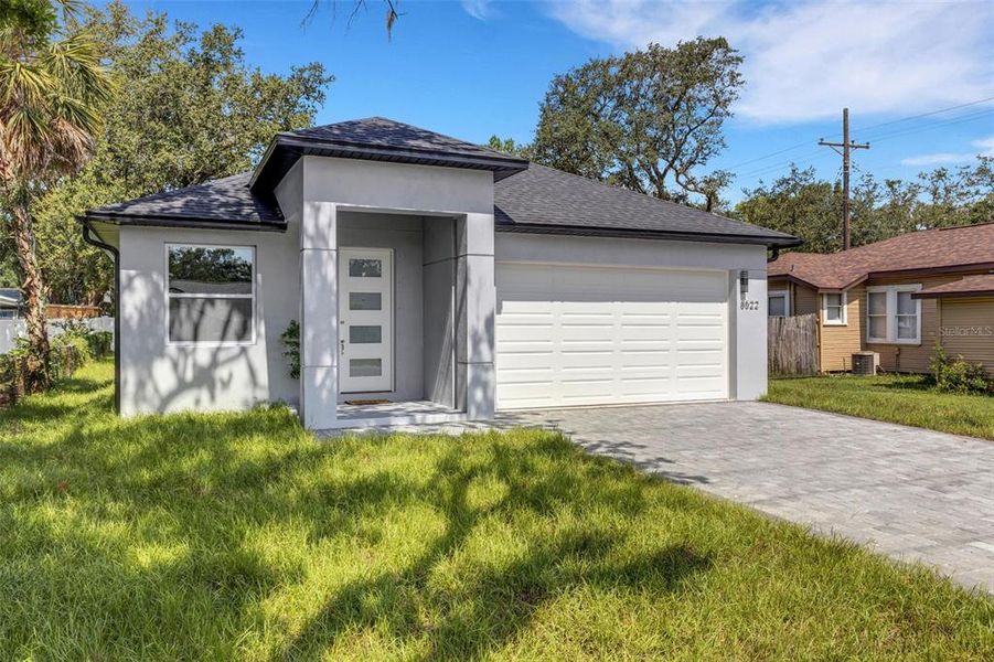Exterior details and patio area of a home in , Tampa (Image 3).