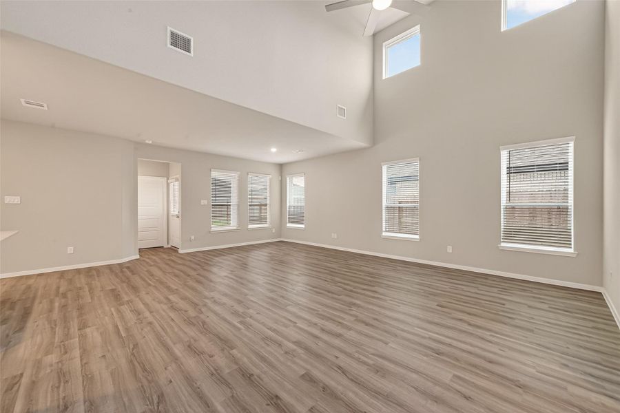 Spacious, unfurnished interior of a new home in Sunterra, Katy (Image 30).