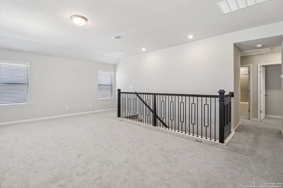 Spacious, unfurnished interior of a new home in Arcadia Ridge - Premier Series, San Antonio (Image 24).