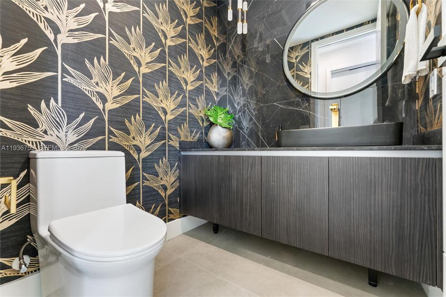 Furnished interior view inside a new home in , Fort Lauderdale (Image 9).