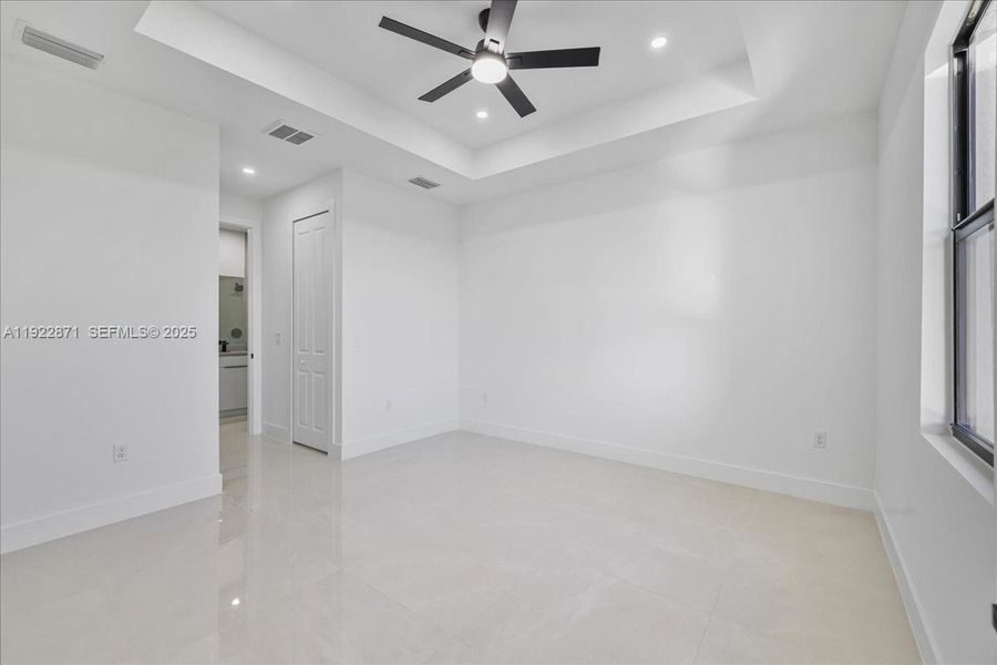 Spacious, unfurnished interior of a new home in , Lehigh Acres (Image 26).