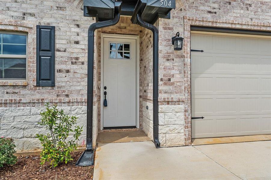 Exterior details and patio area of a home in , Lindale (Image 3).