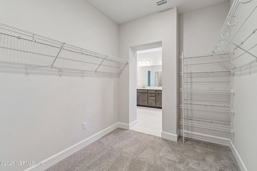 Spacious, unfurnished interior of a new home in Tributary 70', Yulee (Image 20).