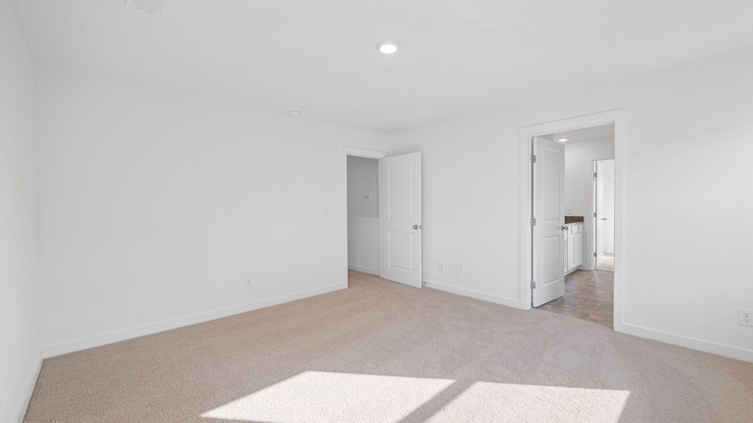 Spacious, unfurnished interior of a new home in The Cove at Thrasher Landing, Hixson (Image 24).