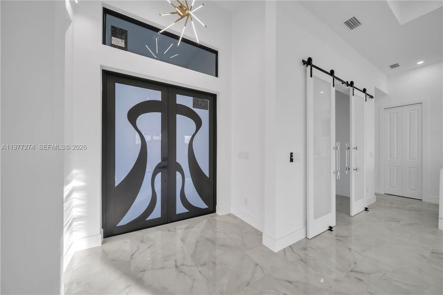 Spacious, unfurnished interior of a new home in , Cape Coral (Image 19).