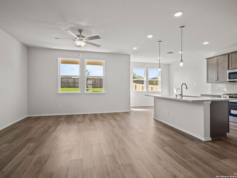 Spacious, unfurnished interior of a new home in Comanche Ridge, San Antonio (Image 15).