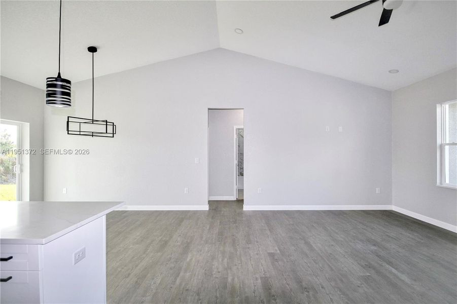 Spacious, unfurnished interior of a new home in , Sebring (Image 18).