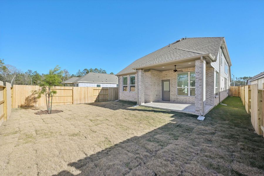 Exterior details and patio area of a home in Evergreen, Conroe (Image 16).