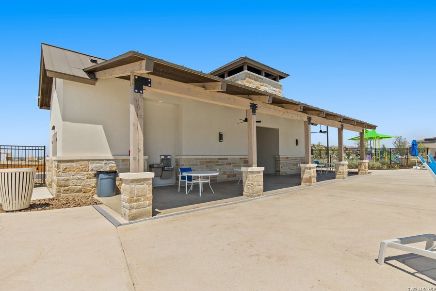 Community amenities in Cinco Lakes, San Antonio (Image 33).