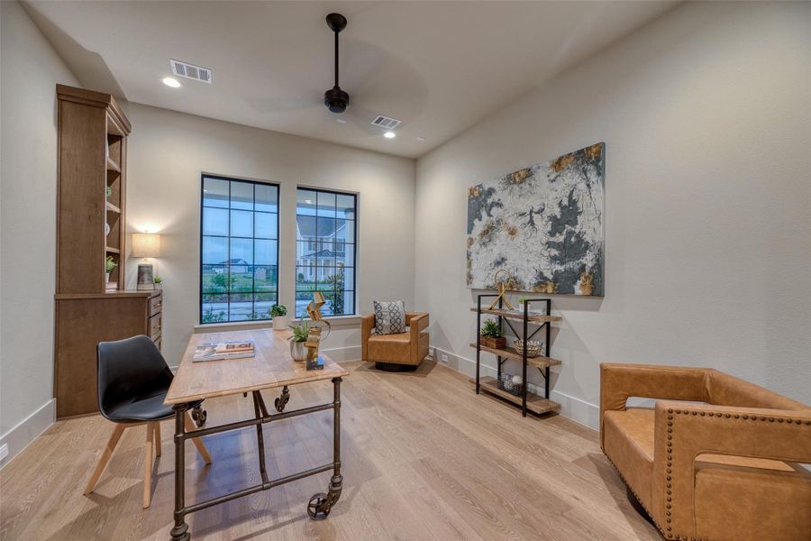 Perfect office, second family room, play space, crafting and more! Perfect office, second family room, play space, crafting and more!