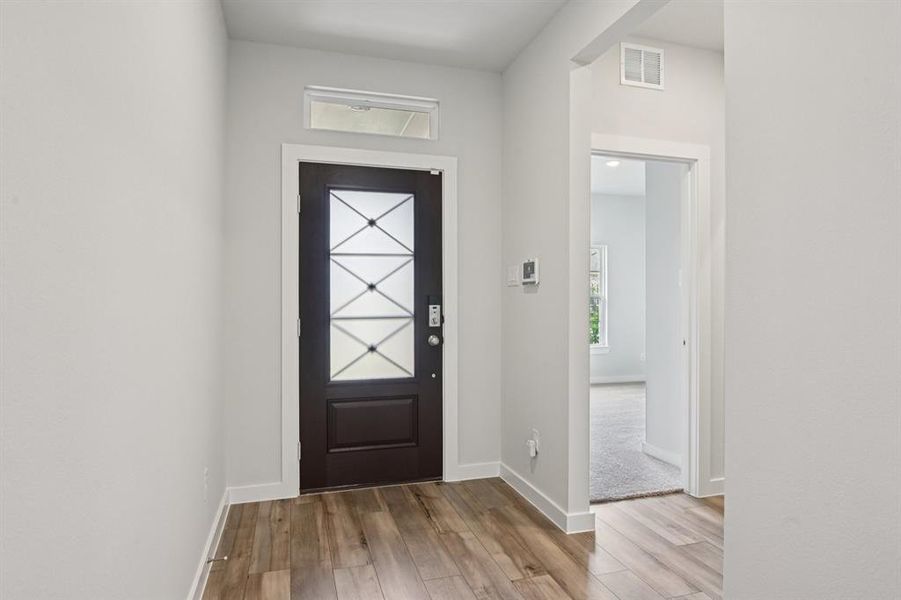 Spacious, unfurnished interior of a new home in Summerwood Estates, Red Oak (Image 31).