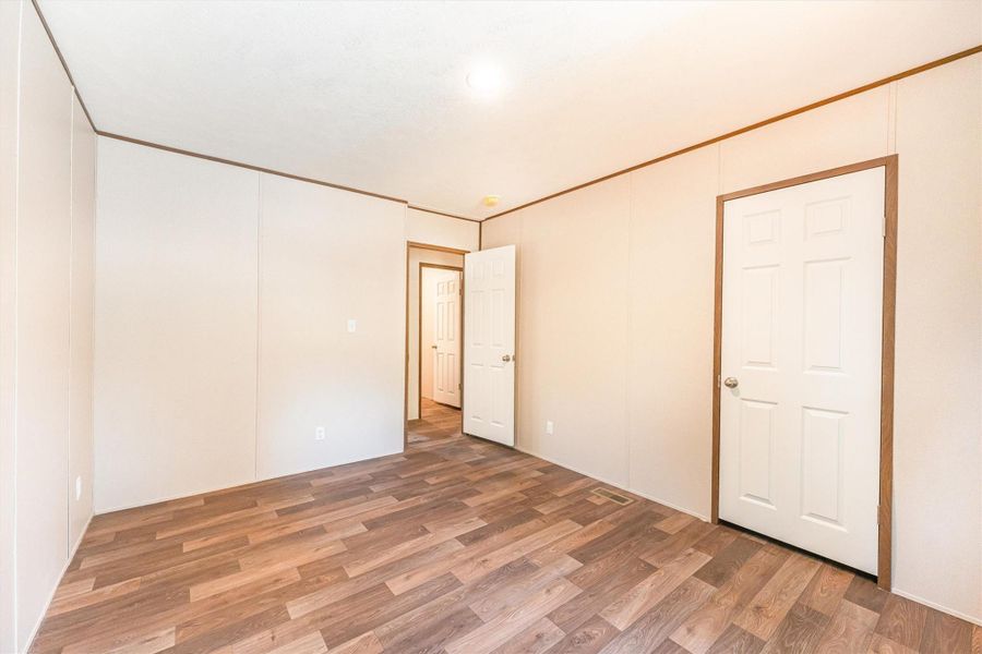 Spacious, unfurnished interior of a new home in , Conroe (Image 28).