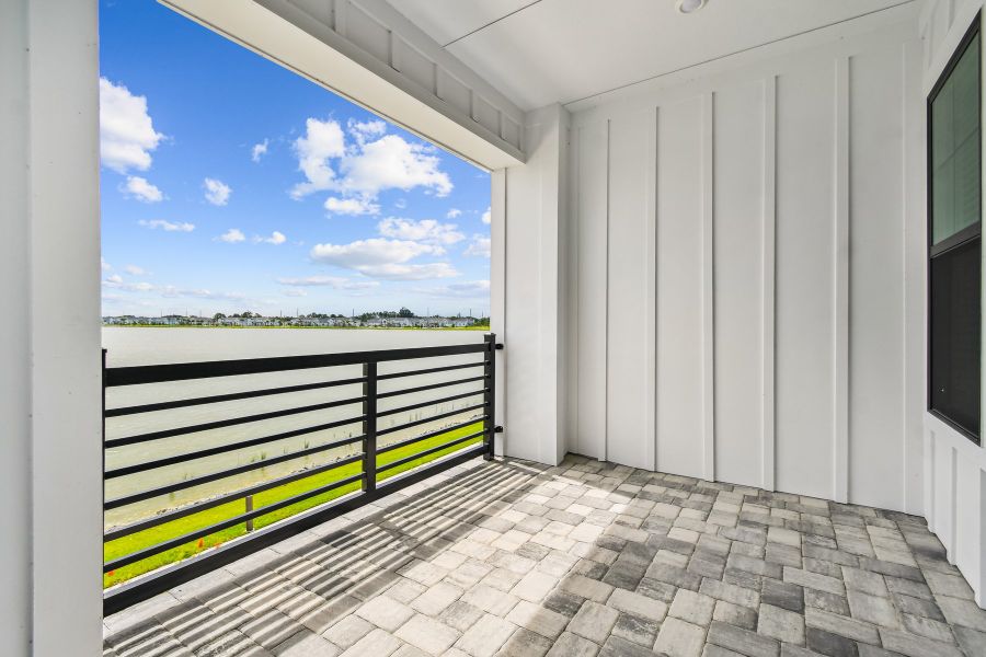 Spacious, unfurnished interior of a new home in Emerald Landing at Waterside at Lakewood Ranch – City Homes, Sarasota (Image 20).