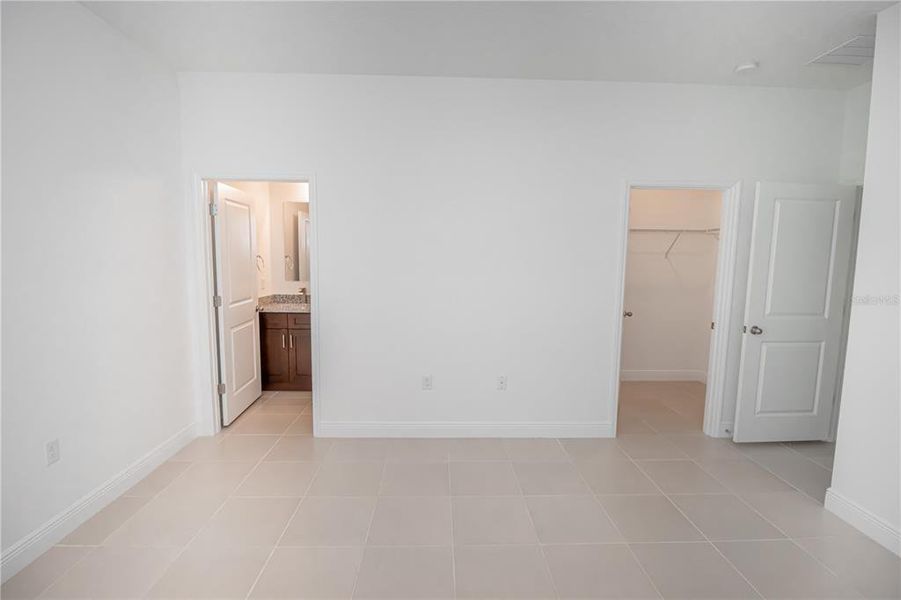 Spacious, unfurnished interior of a new home in , Citrus Springs (Image 21).