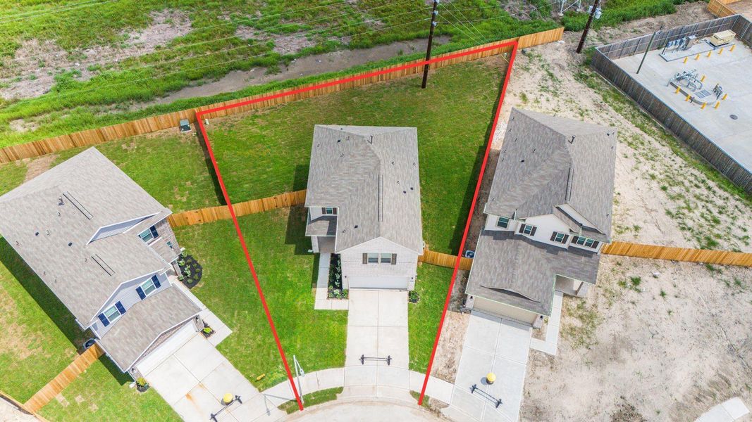 This home sits on a large CUL-DE-SAC lot with ample yard space in front and the back, lush landscaping and well-maintained yard! This home sits on a large CUL-DE-SAC lot with ample yard space in front and the back, lush landscaping and well-maintained yard!