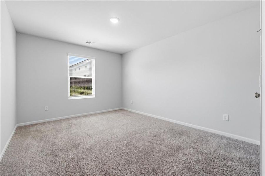 Spacious, unfurnished interior of a new home in Alcovy Trace, Lawrenceville (Image 16).