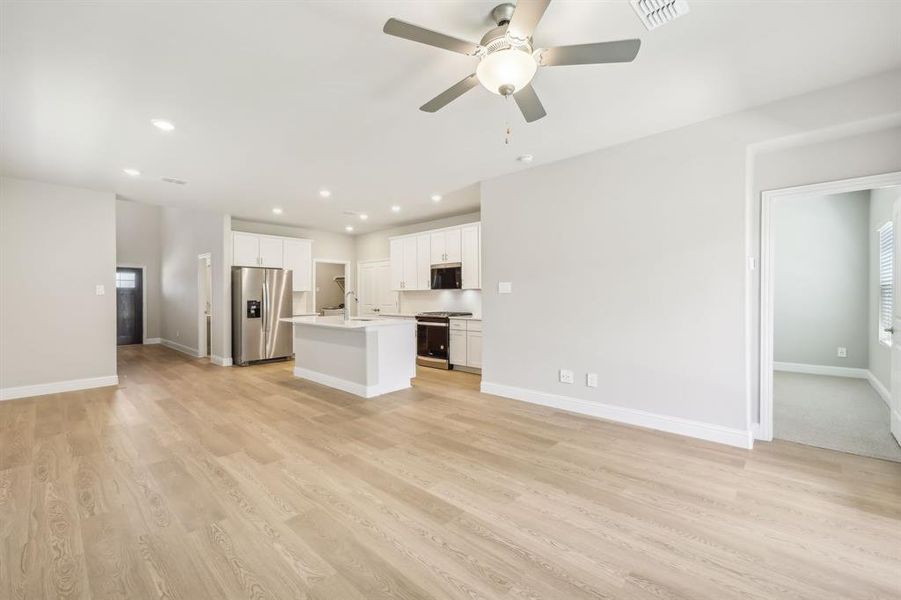 Photo is not of the actual home, but is an inspirational photo of builder’s model home and may depict options, furnishings, and/or decorator features that are not included. Photo is not of the actual home, but is an inspirational photo of builder’s model home and may depict options, furnishings, and/or decorator features that are not included.