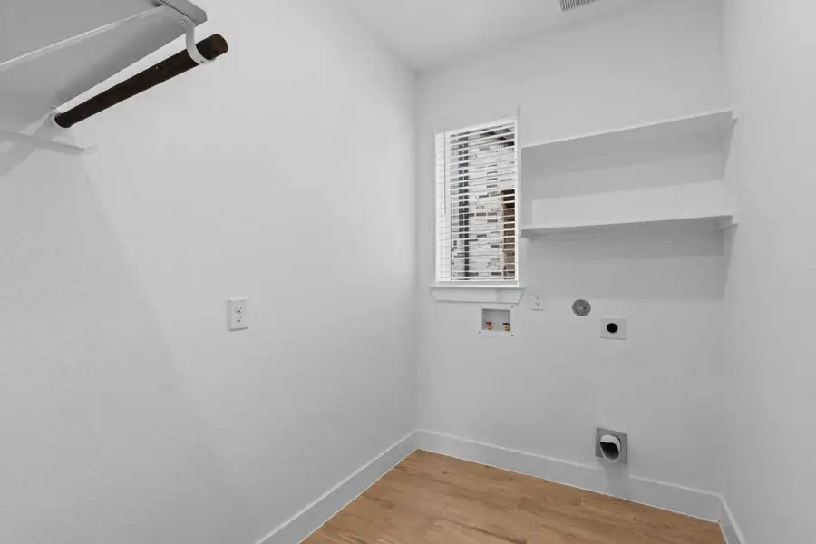 Spacious, unfurnished interior of a new home in The Woodlands Hills, Willis (Image 6).