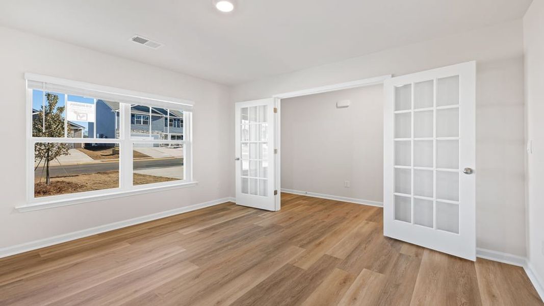 Spacious, unfurnished interior of a new home in Cedar Gap, Fountain Inn (Image 16).