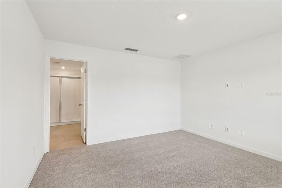 Spacious, unfurnished interior of a new home in , Palm Coast (Image 11).