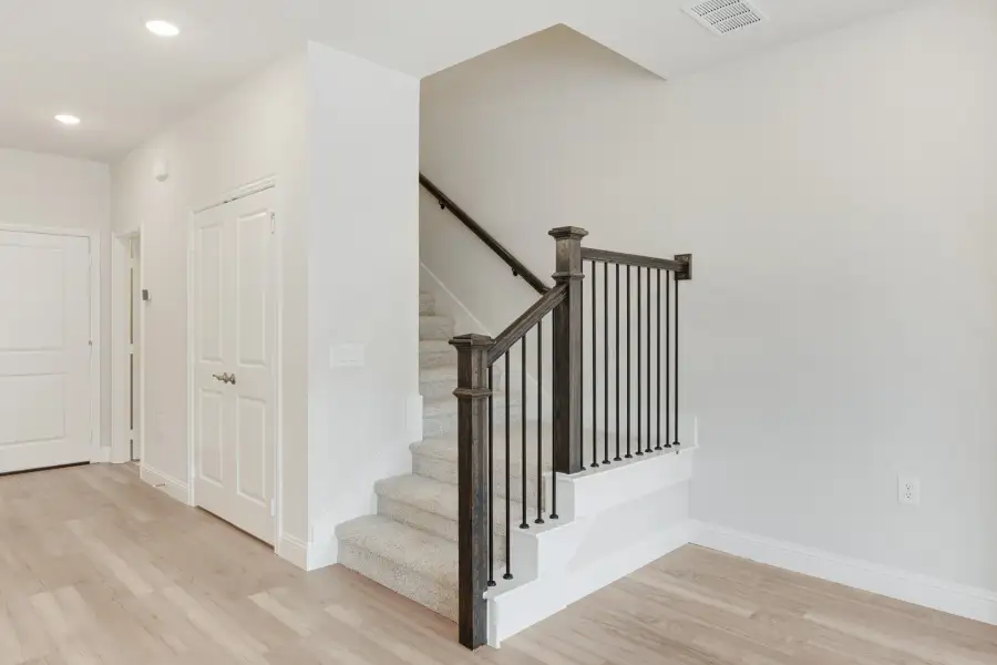 Spacious, unfurnished interior of a new home in Ten Mile Creek, Celina (Image 34).