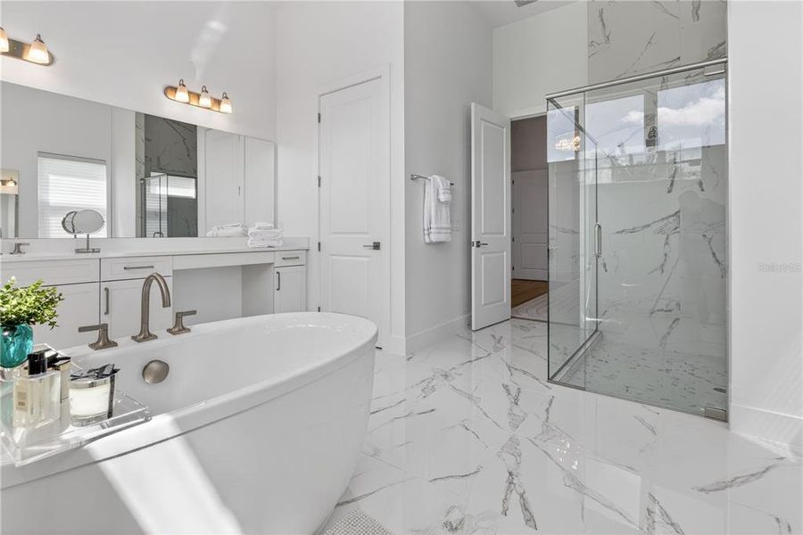Furnished interior view inside a new home in , Montverde (Image 57).