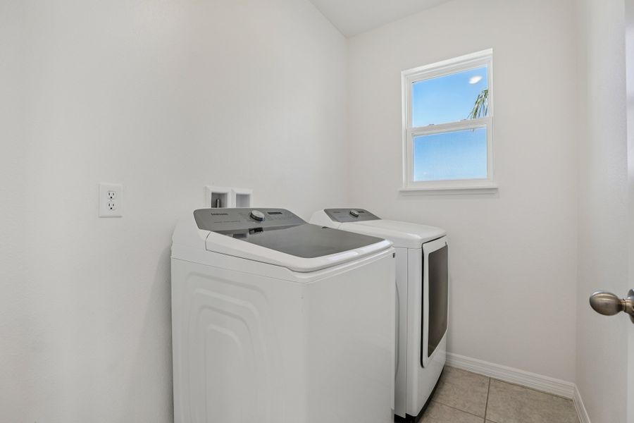 Representative interior finishes for a home built from the Vista by Maronda Homes in Heritage Station, Punta Gorda (Image 13).