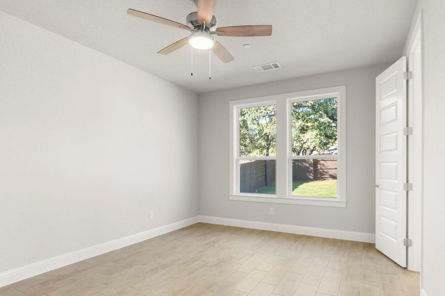 Spacious, unfurnished interior of a new home in Clear Creek, Round Rock (Image 32).