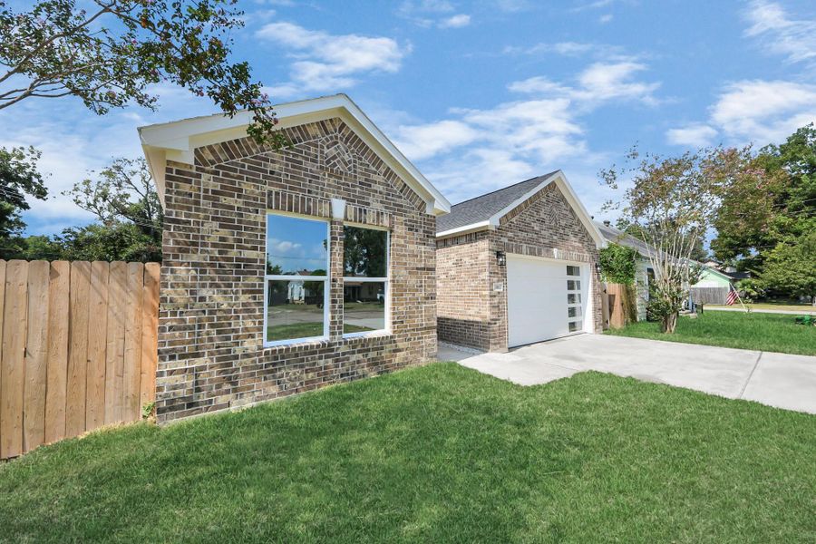 Front exterior of a new home in , La Porte, TX, highlighting curb appeal (Image 23). Front exterior of a new home in , La Porte, TX, highlighting curb appeal (Image 23).