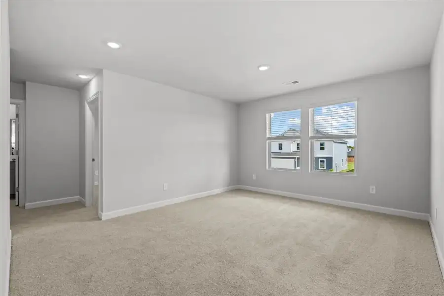 Spacious, unfurnished interior of a new home in Creek Ridge - Signature Collection, Spartanburg (Image 16).