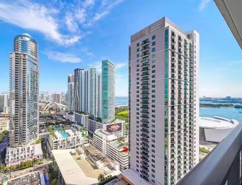 Condo located in Miami, FL showcasing its design and architecture (Image 24).