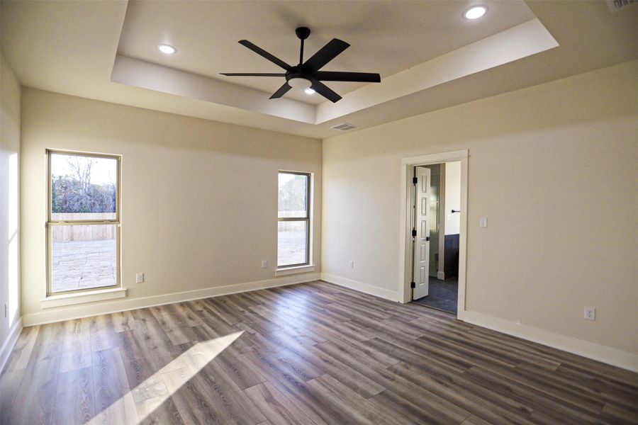 Spare room with a ceiling fan, dark wood-style flooring, and recessed lighting