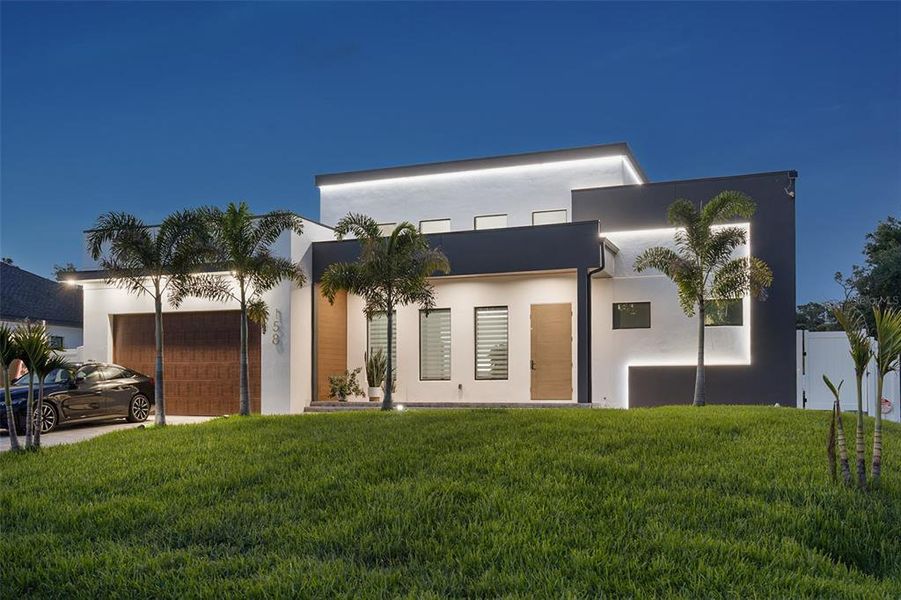 Exterior details and patio area of a home in , Port Charlotte (Image 35).
