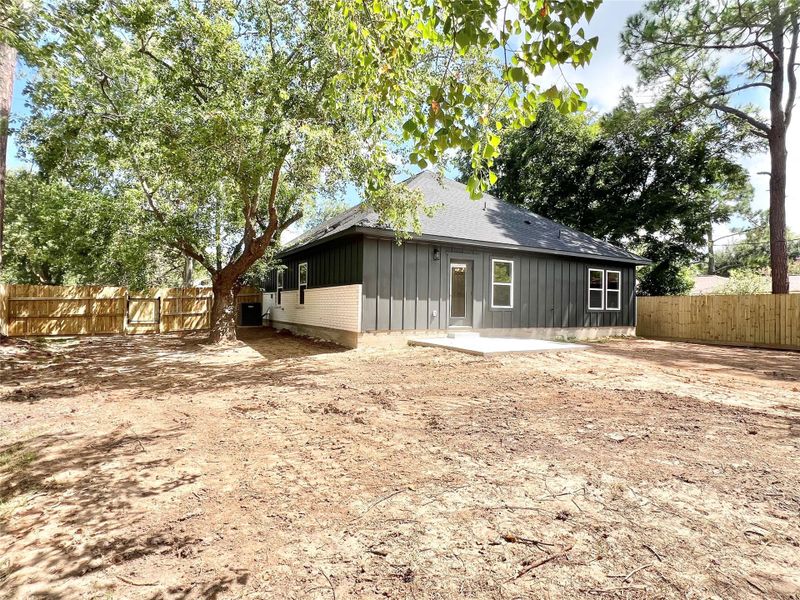 Exterior details and patio area of a home in , Santa Fe (Image 26).