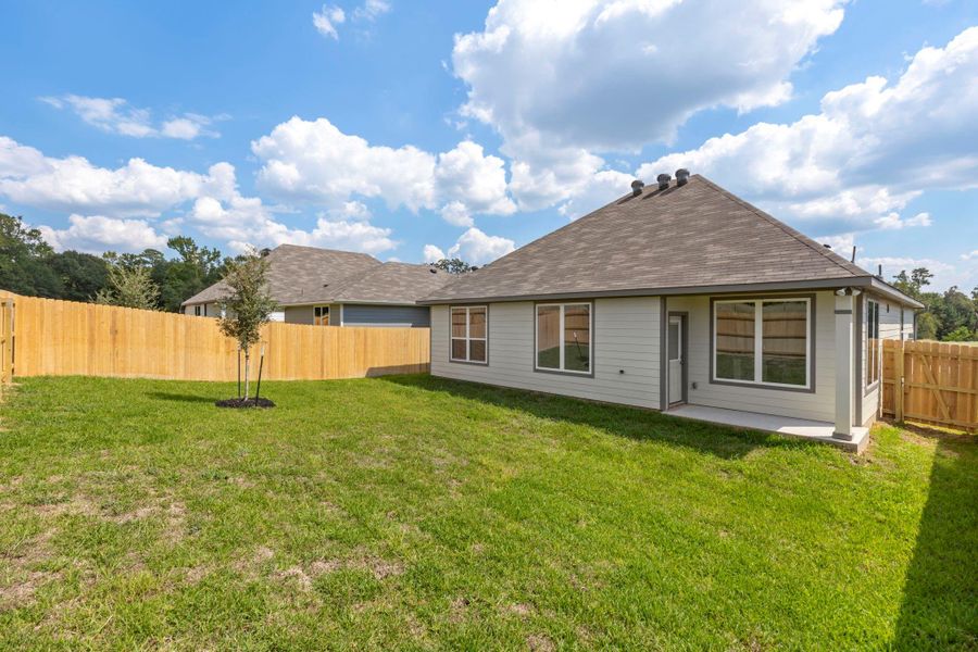 Exterior details and patio area of a home in , Huntsville (Image 19).