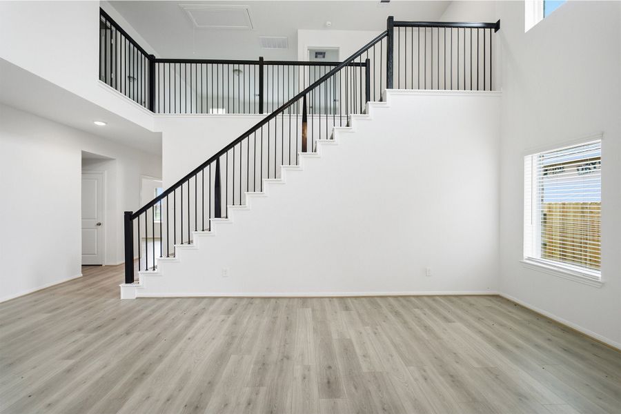 Spacious, unfurnished interior of a new home in Ashland, Texas City (Image 51).