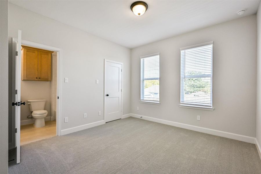 Spacious, unfurnished interior of a new home in Pearland Old Townsite, Pearland (Image 33).
