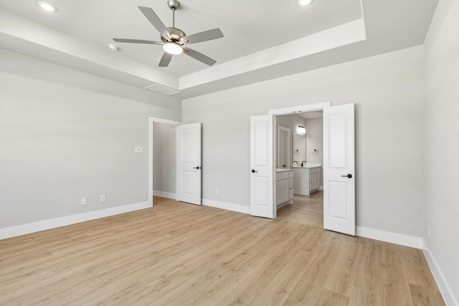 Spacious, unfurnished interior of a new home in Dove Hollow, Waxahachie (Image 26). Spacious, unfurnished interior of a new home in Dove Hollow, Waxahachie (Image 26).
