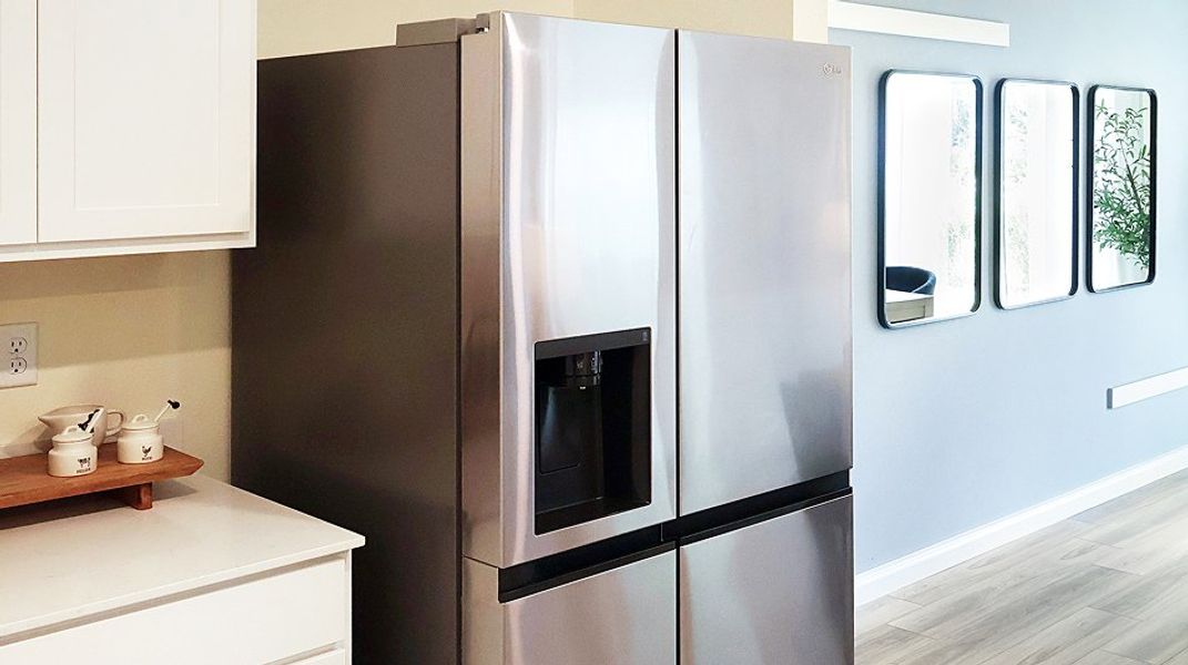 Pic EI Frigidaire Fridge 2of2 7 31 25