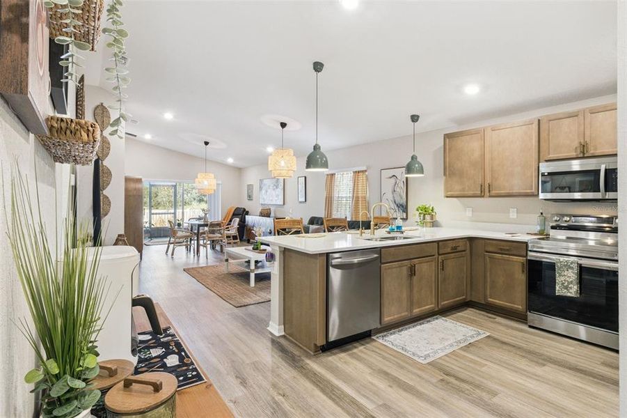 Furnished interior view inside a new home in Bradbury Creek, Haines City (Image 4).
